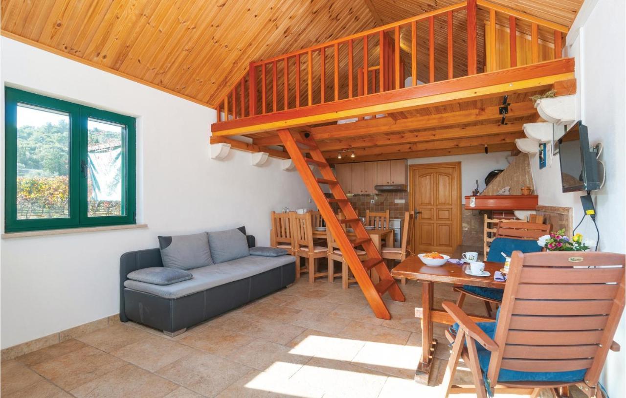 1 Bedroom Awesome Home In Постіра Екстер'єр фото