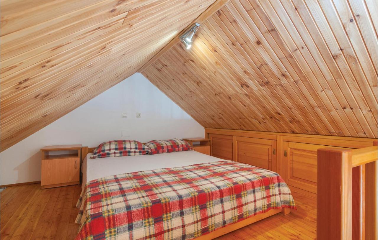 1 Bedroom Awesome Home In Постіра Екстер'єр фото