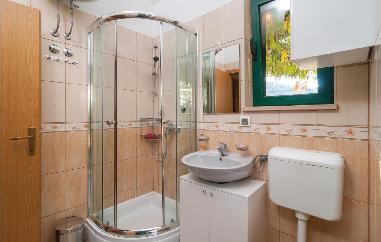 1 Bedroom Awesome Home In Постіра Екстер'єр фото