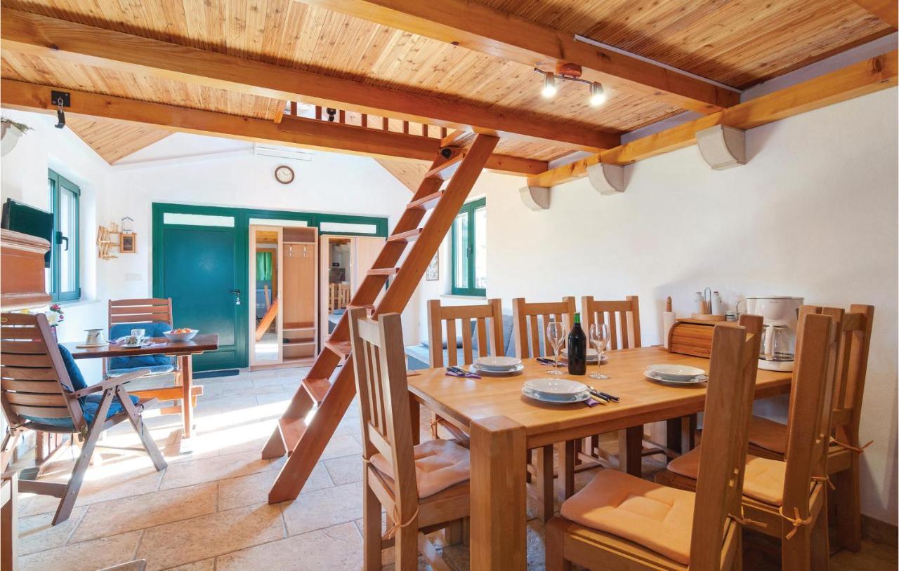 1 Bedroom Awesome Home In Постіра Екстер'єр фото