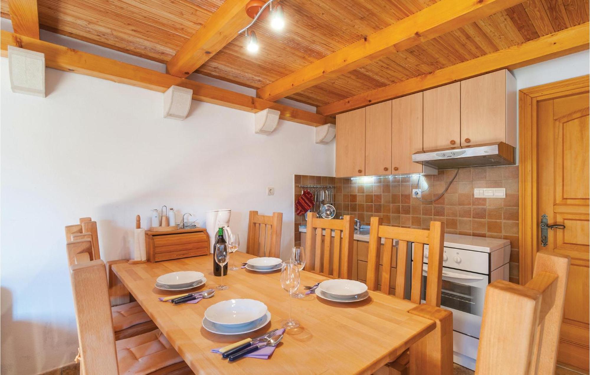 1 Bedroom Awesome Home In Постіра Екстер'єр фото